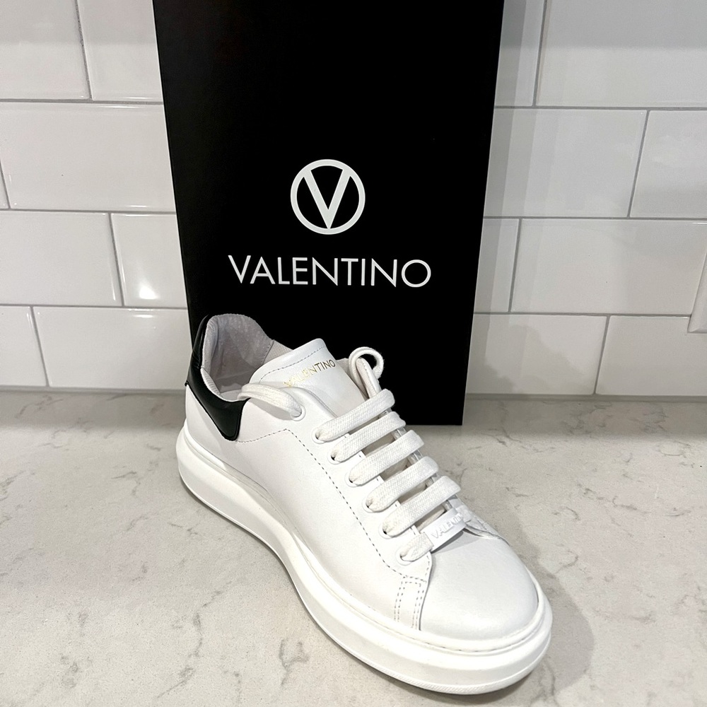 Valentino by Mario Valentino Fresia sneaker size 9.5.